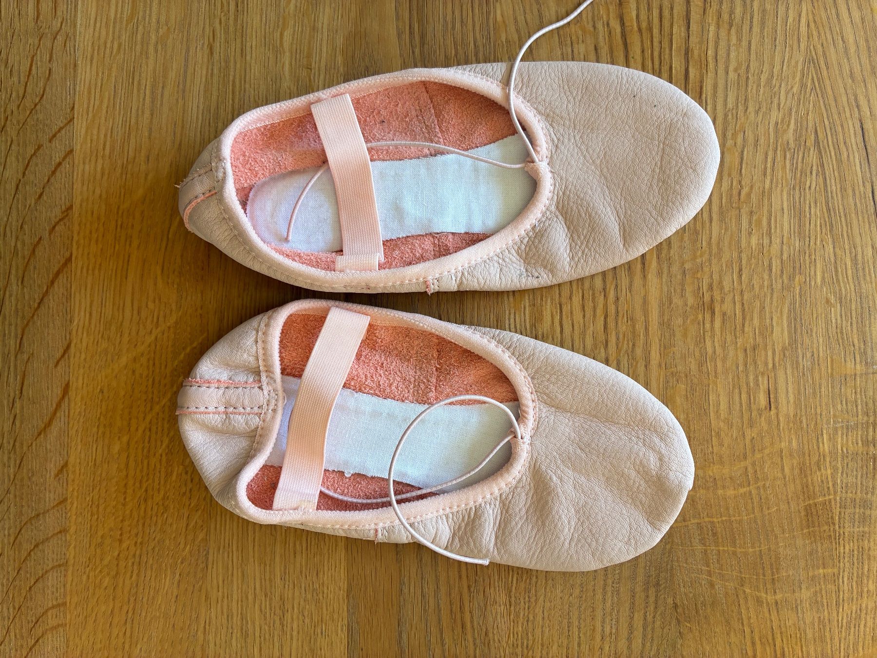 Decathlon Scarpe per ragazzi: Chaussons de danse roses taille 32 – Nuovo (secondo la descrizione) da Confignon venduto da Gd8 1