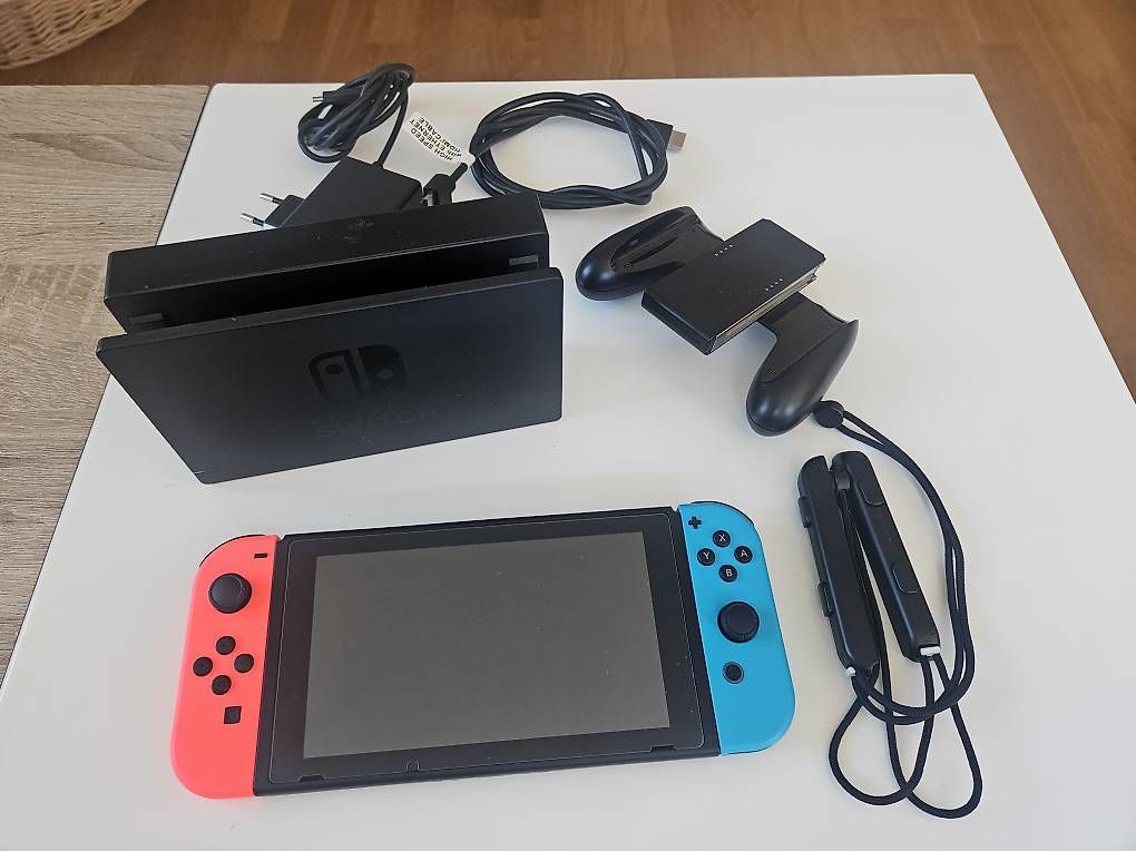 Console: Nintendo Switch Konsole inkl. Zubehör – Usato da Herzogenbuchsee venduto da Joy_2drk