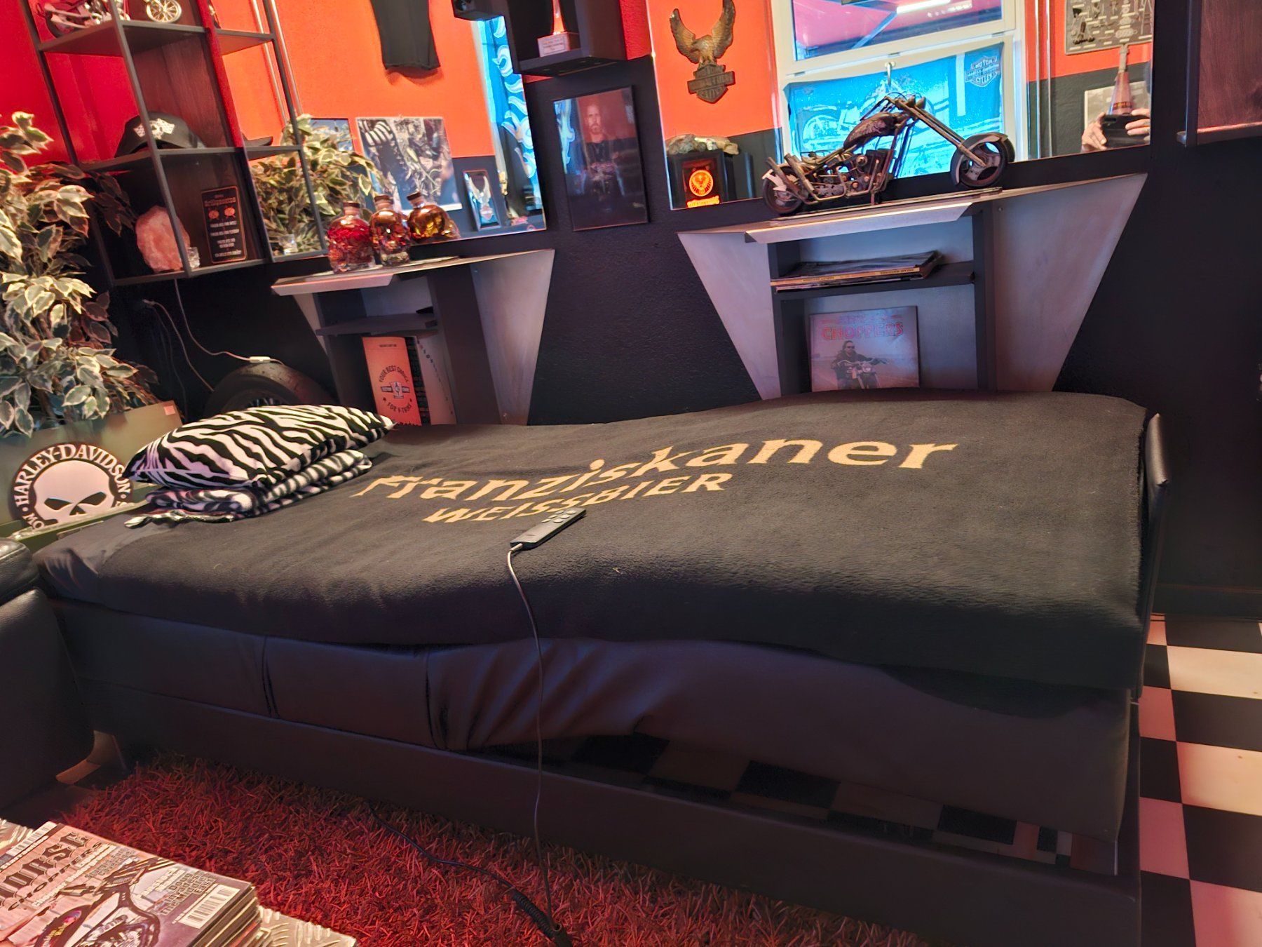 Lits: Box Spring Bett Elektrisch verstellbar – D'occasion à Volketswil par LuckyandCandy 1