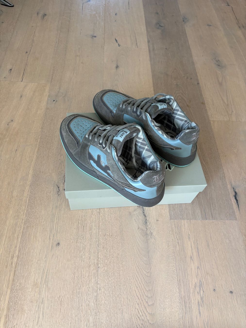 Scarpe da uomo: Lost Boys - Tiffy's Grey Low Top Sneakers – Usato da Winterthur venduto da iram6 1