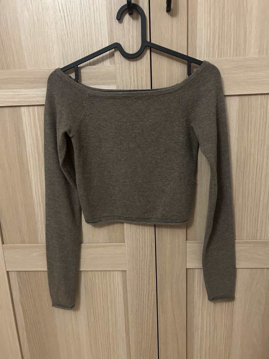 Pullover & Sweatshirts: Trendiger leichte Pullover, schulterfrei, Grösse M (eher S) – Gebraucht aus Gattikon von salomefrehner 1