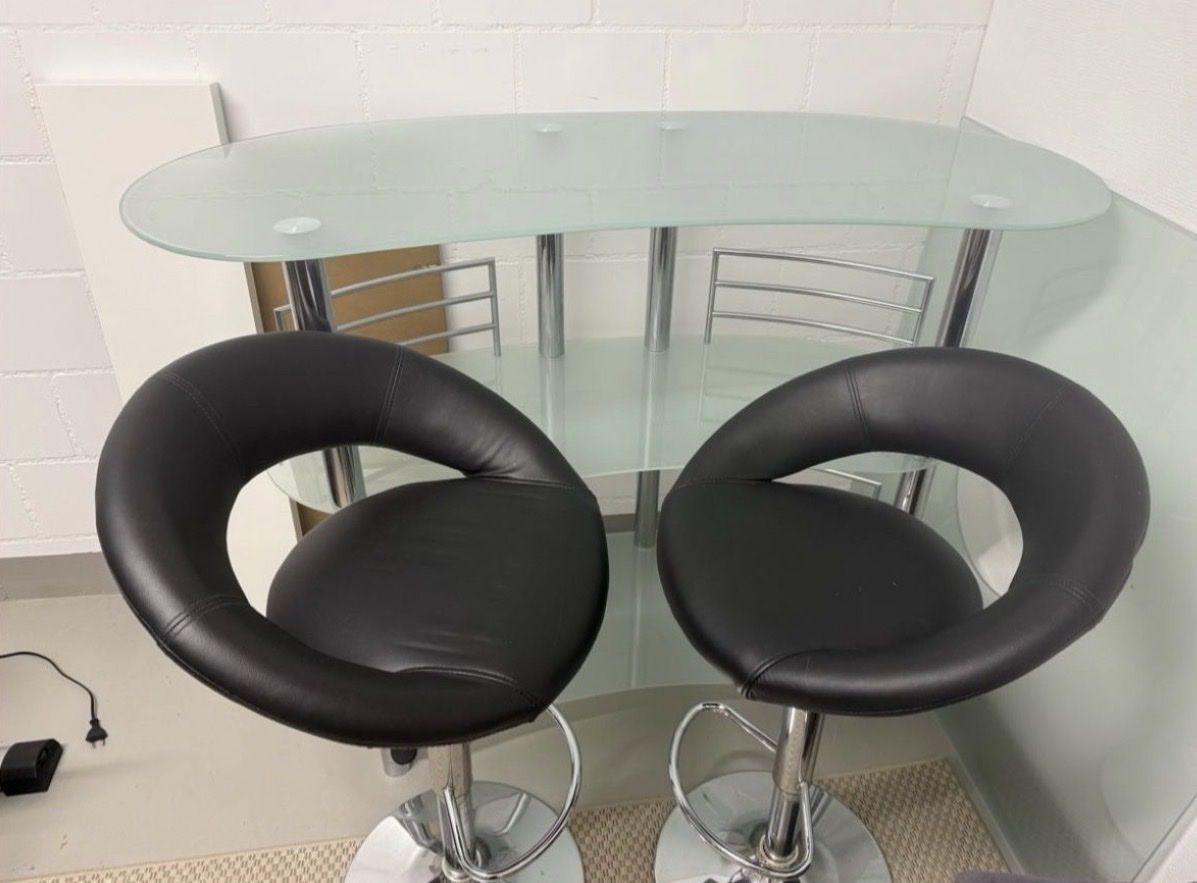 Tischset: Bar Tisch mit 2 Barstühle – Gebraucht aus Rothrist von ste_by5v 2