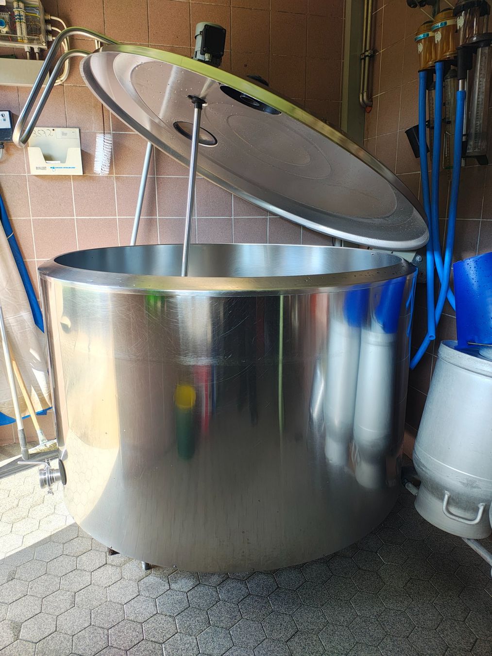 Delaval Tecnica di mungitura: Sehr gepflegter Milchtank – Usato da Lostorf venduto da Agrisenn
