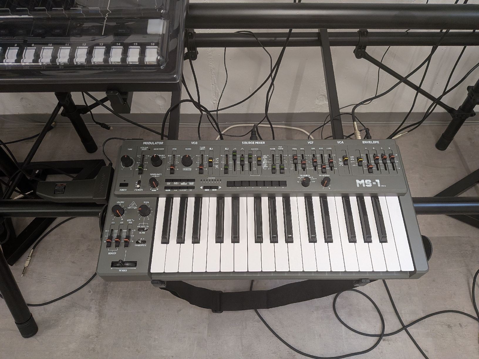 Behringer Instruments de musique: behringer ms-1 – D'occasion à Mörschwil par nil_z6cy