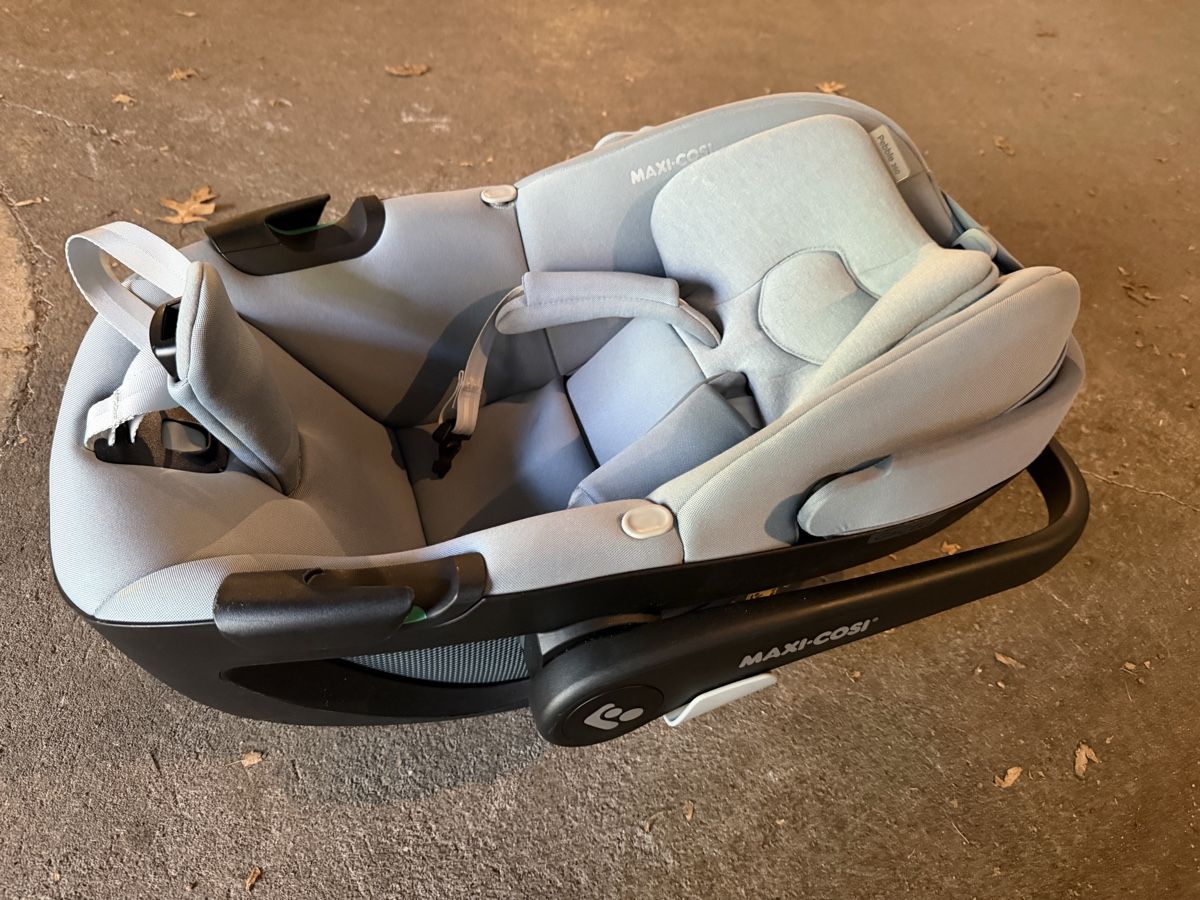 Maxi-Cosi Seggiolini per auto: Babyschale Maxi-Cosi Pebble 360 + Isofix Basis – Usato da Baden venduto da ssi_6jxz 1