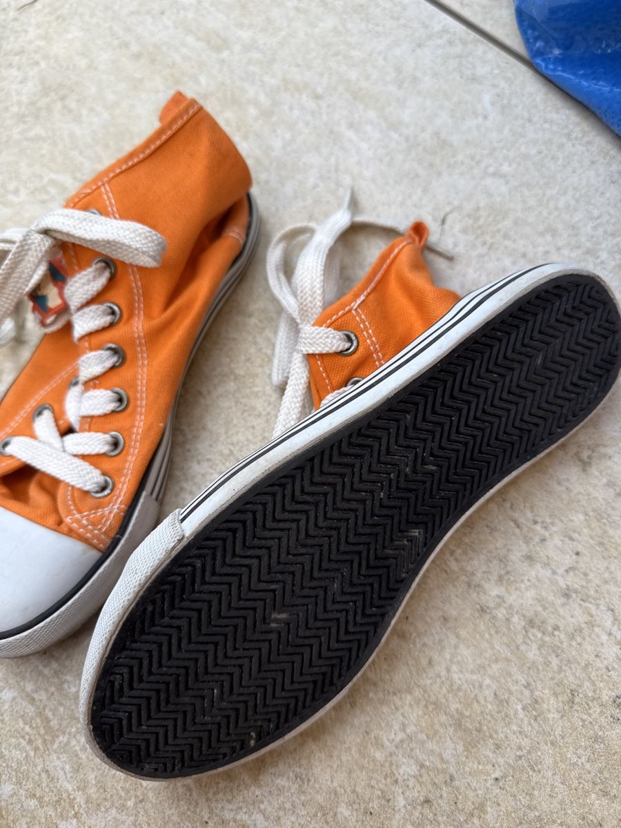 Scarpe per ragazzi: Baskets type Converse All Star orange montantes taille 35 – Usato da Blonay venduto da Simba1094 1