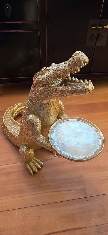 Skulpturen & Statuen: Beistelltisch, Krokodil Morty – Gebraucht aus Wolfhalden von Nati-Nati 2