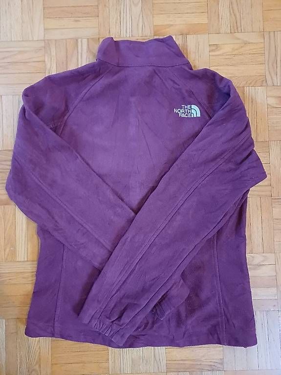 Vestes: Polaire North Face Taille S violet – D'occasion à Glovelier par GaCh 2