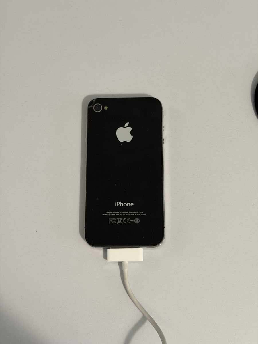 Apple Telefoni cellulari / Smartphones: iPhone 4 schwarz guter Zustand – Usato da Liestal venduto da ElektraG 4
