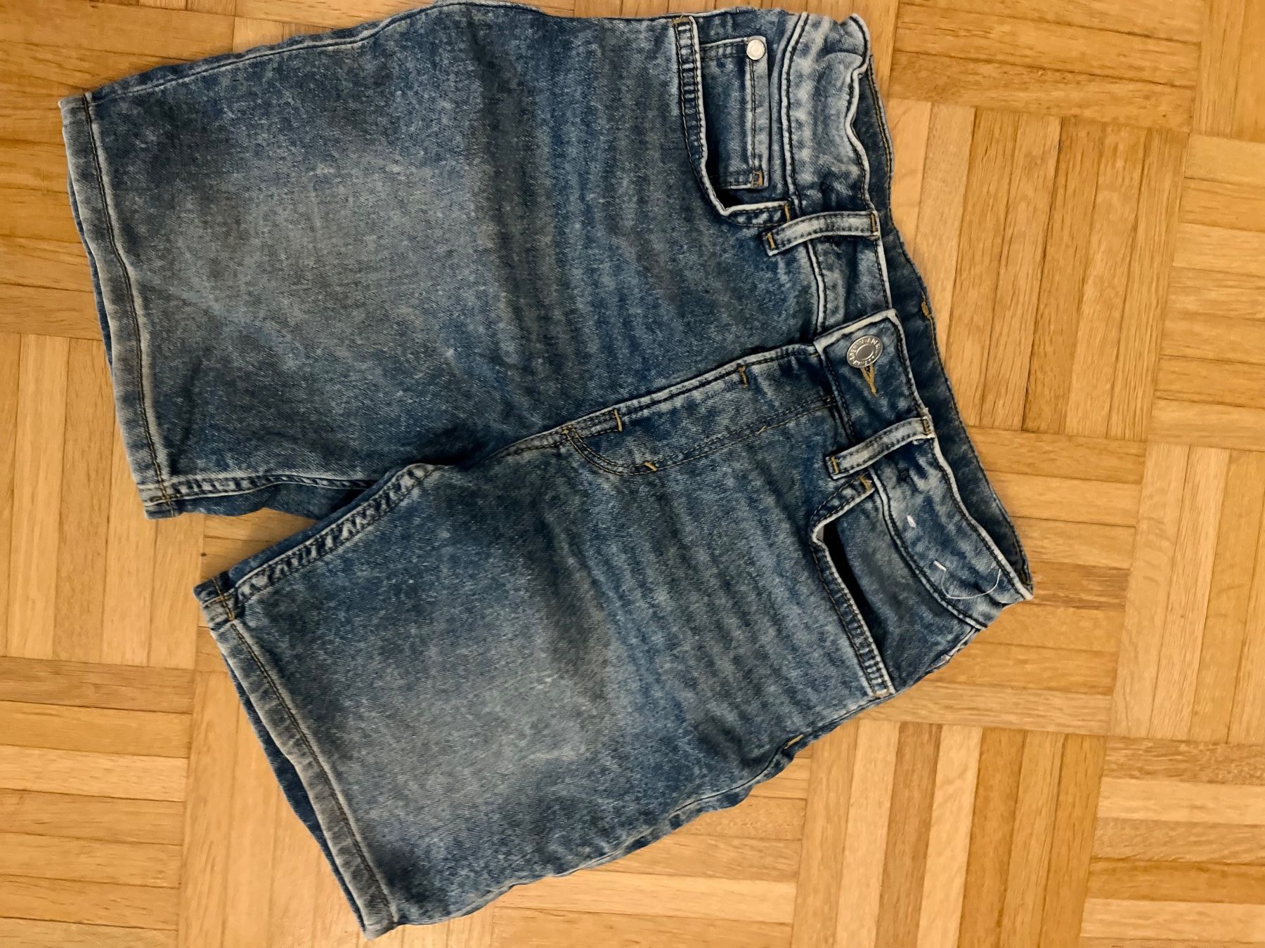 H&M Pantalons: Mädchen Jeans, H+H, Gr.146 – D'occasion à Giebenach par mon_ft27 1