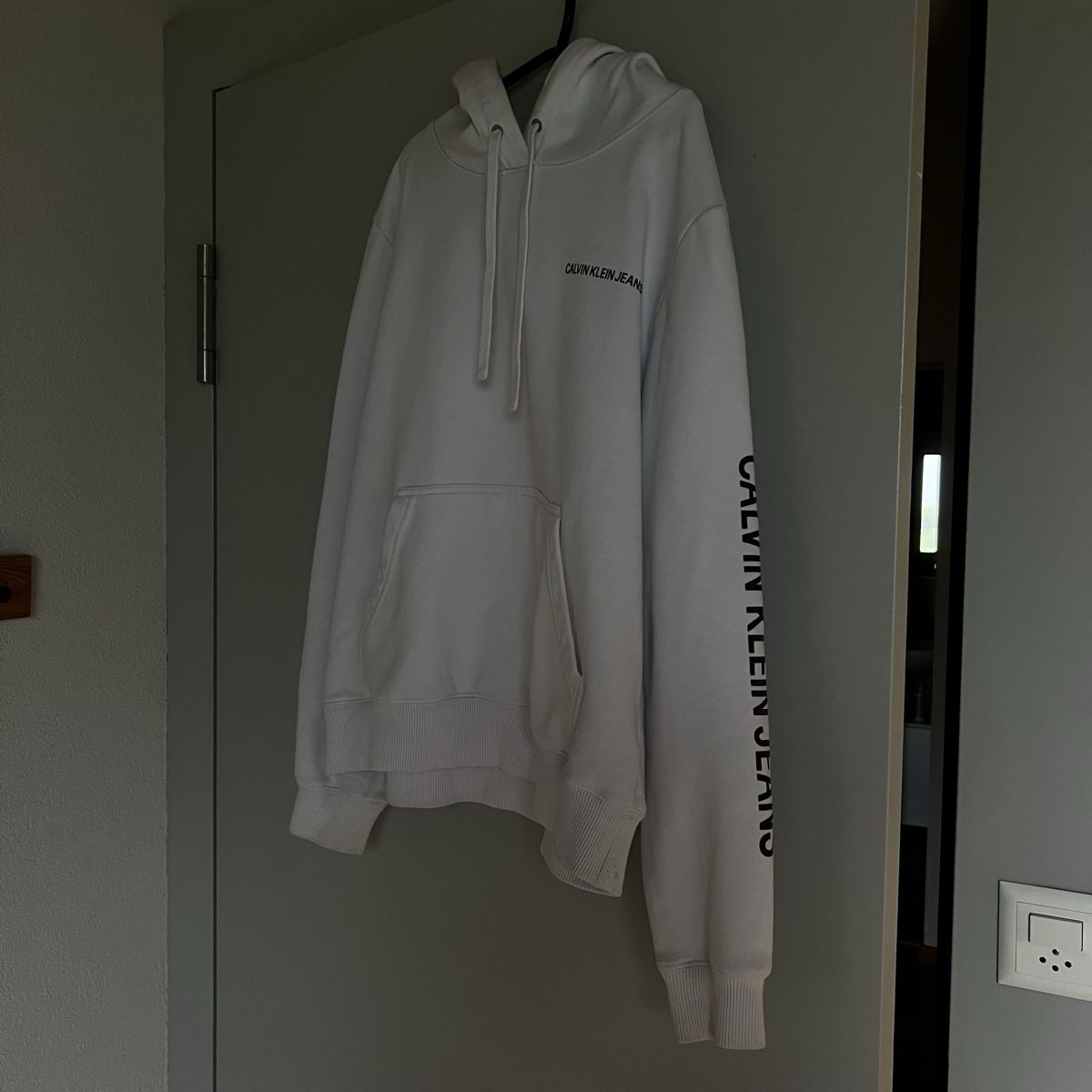 Calvin Klein Maglioni & Felpe: Weisser Calvin Klein Hoodie  – Usato da Chur venduto da noe_mh8b