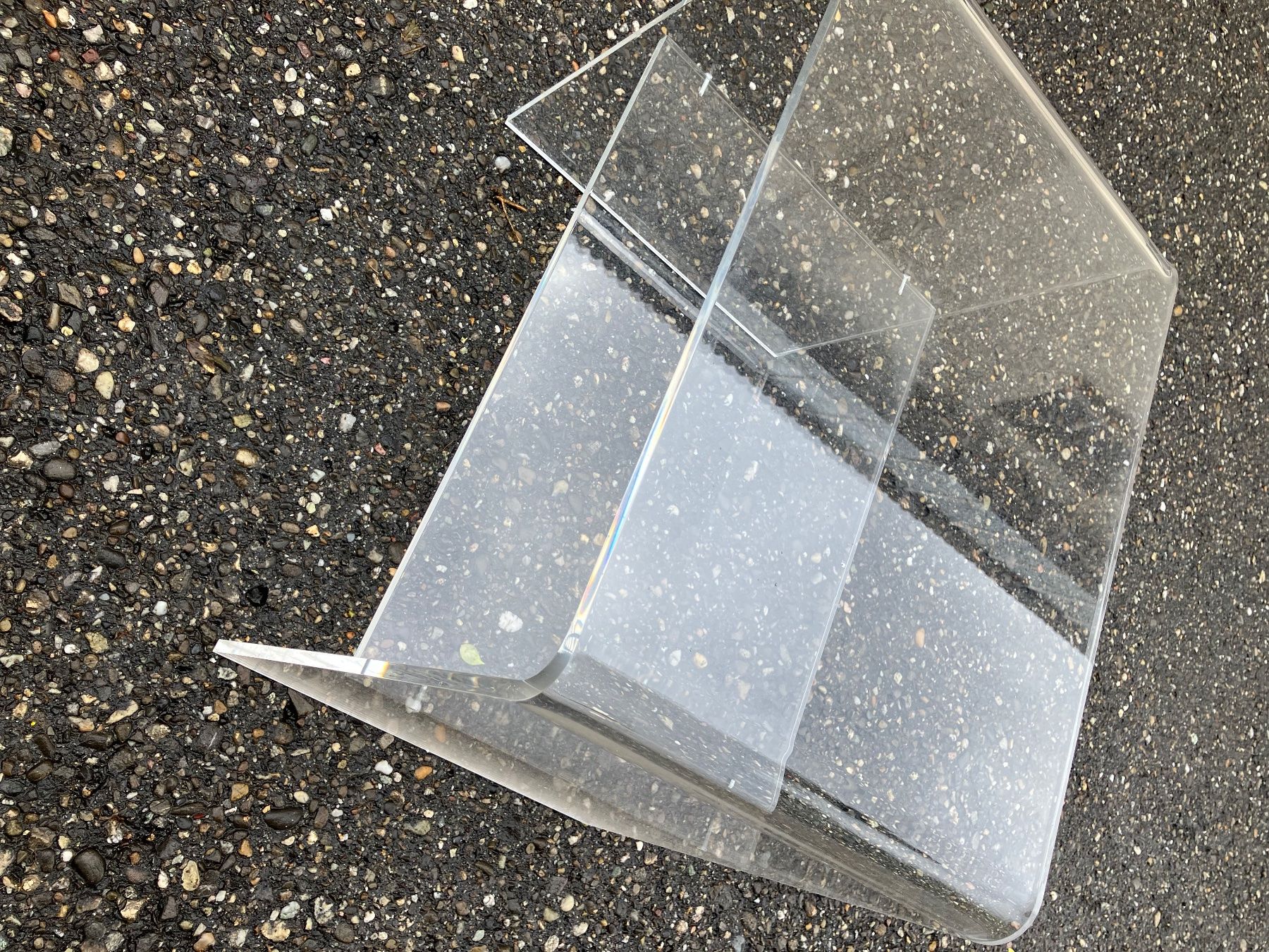 Comodini: Plexiglas Nachttisch // Tisch // Beistelltisch – Usato da Aarburg venduto da Wendepunkt_Fundgrube 3