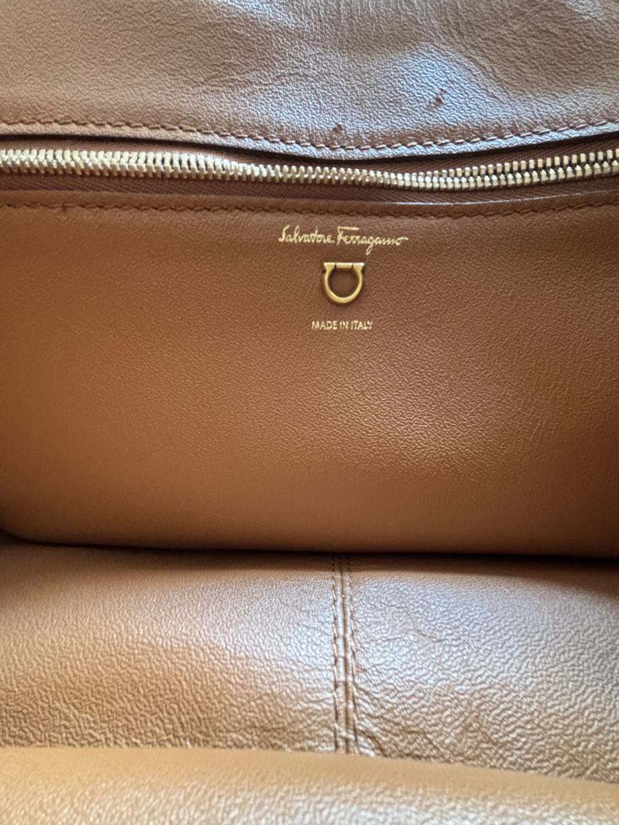 Salvatore Ferragamo Sacs femmes: Ferragamo Handtasche NEU – Neuf (Voir description) à Uster par dan_n69f 5