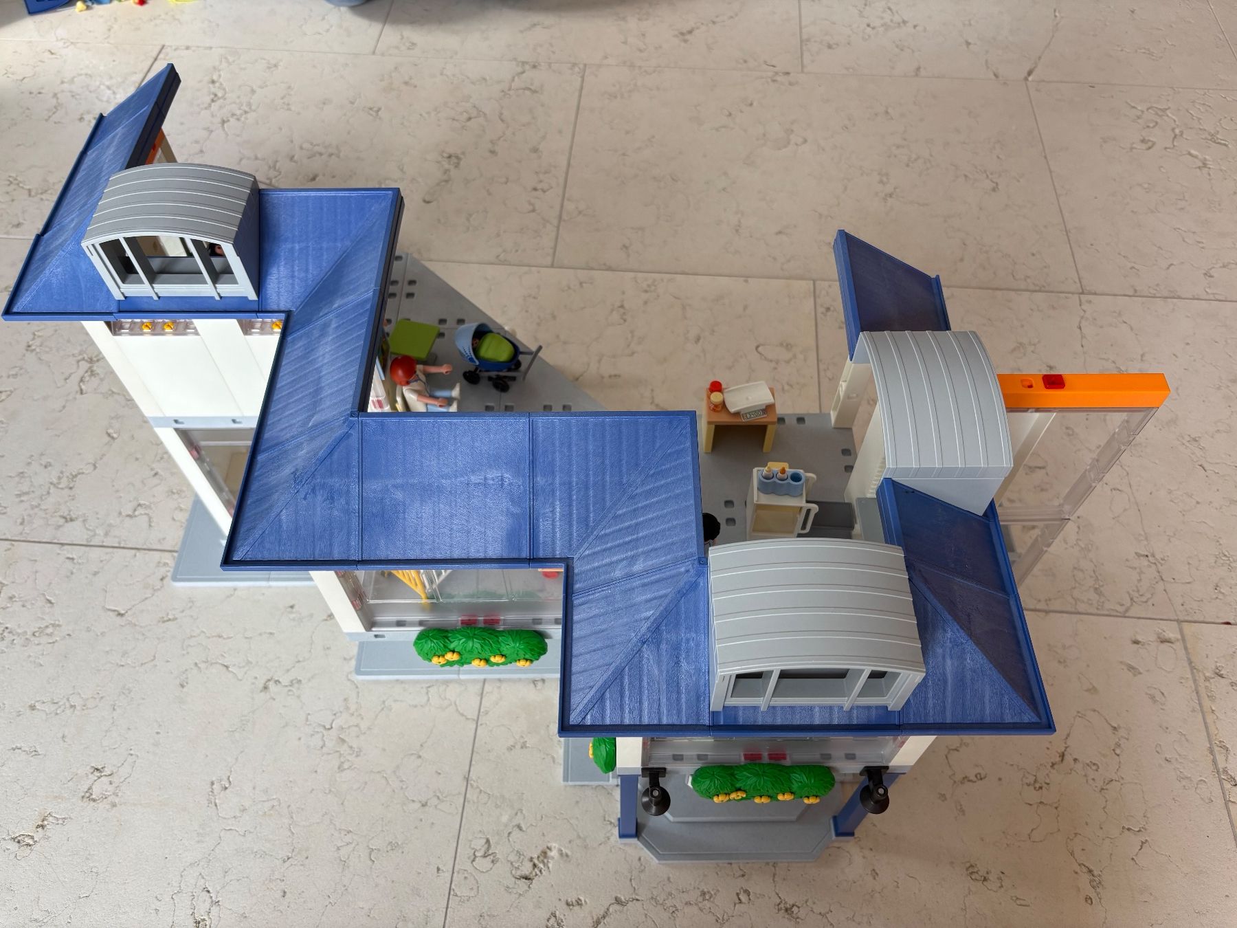 Playmobil Jouets: Grosses Krankenhaus mit Einrichtung – D'occasion à Bäretswil par san_mmm2