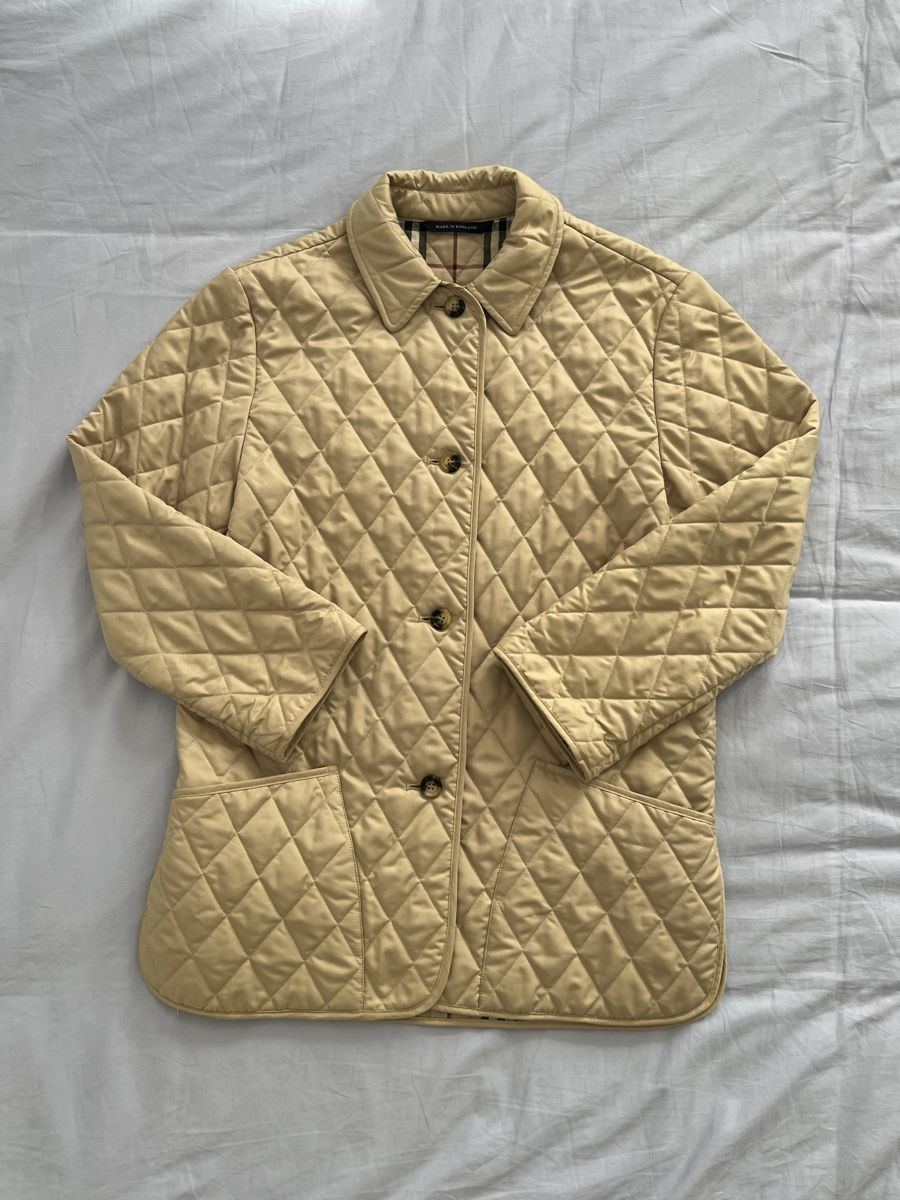 Burberry Vestes: Quilted Burberry jacket beige – D'occasion à Vevey par neflon1te