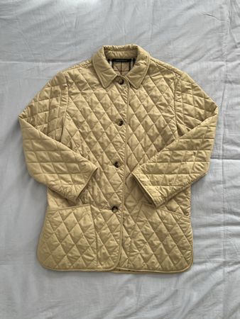 Quilted Burberry jacket beige