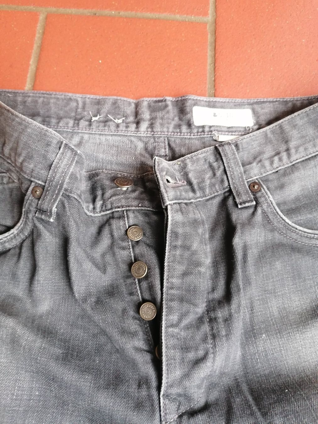 H&M Jeans: Jeans  Mann dunkelgrau – Usato da Bedigliora venduto da Dolcezza0