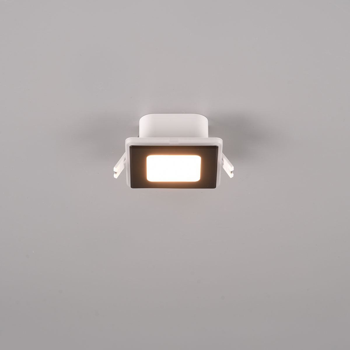 Lampen: LED Bad Einbauleuchte, IP44, 8 cm x 8 cm – Neu (gemäss Beschreibung) aus Kreuzlingen von Smart-Light 2