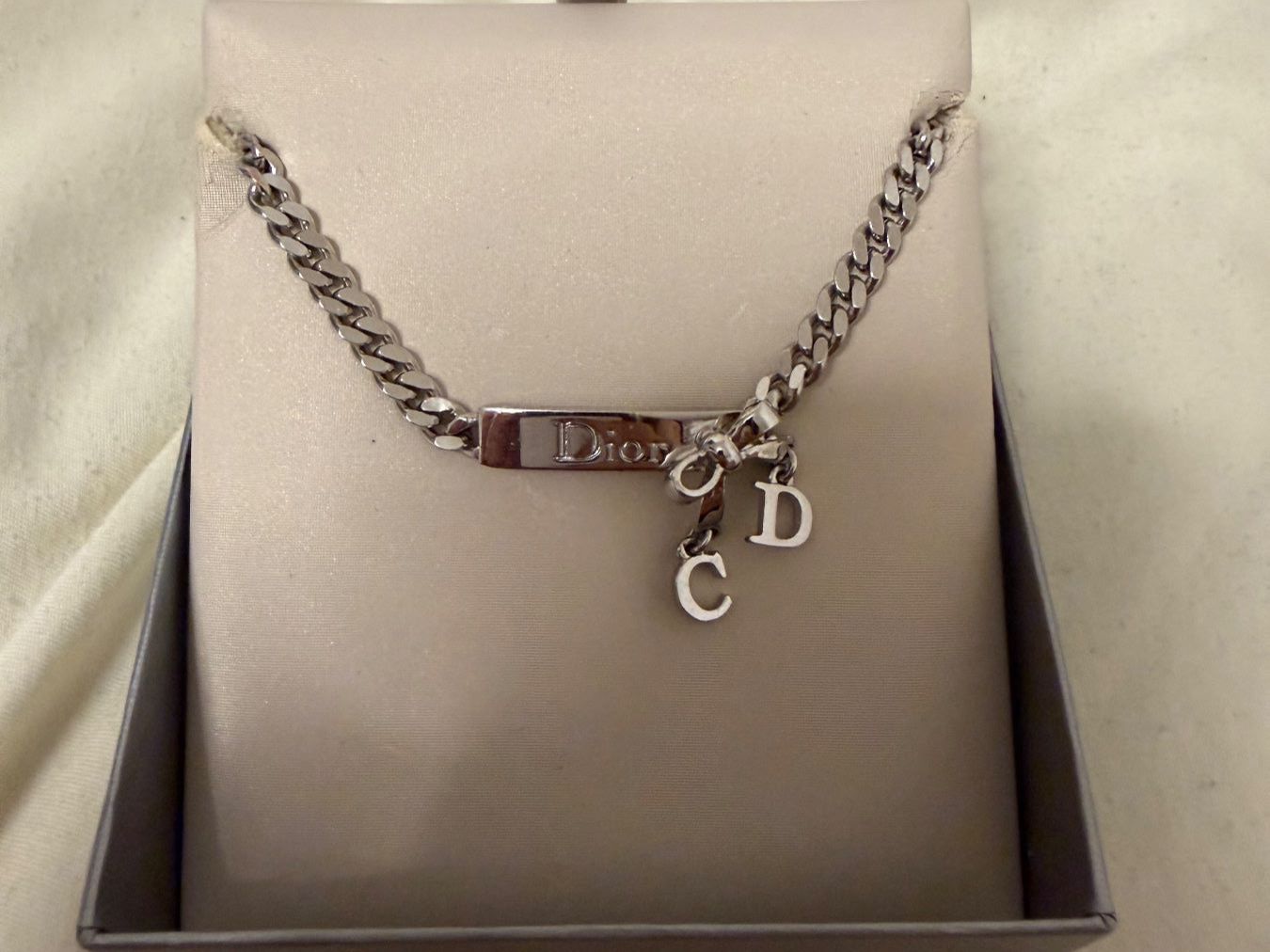 Catenine: Dior Choker – Nuovo (secondo la descrizione) da Adliswil venduto da m.200100