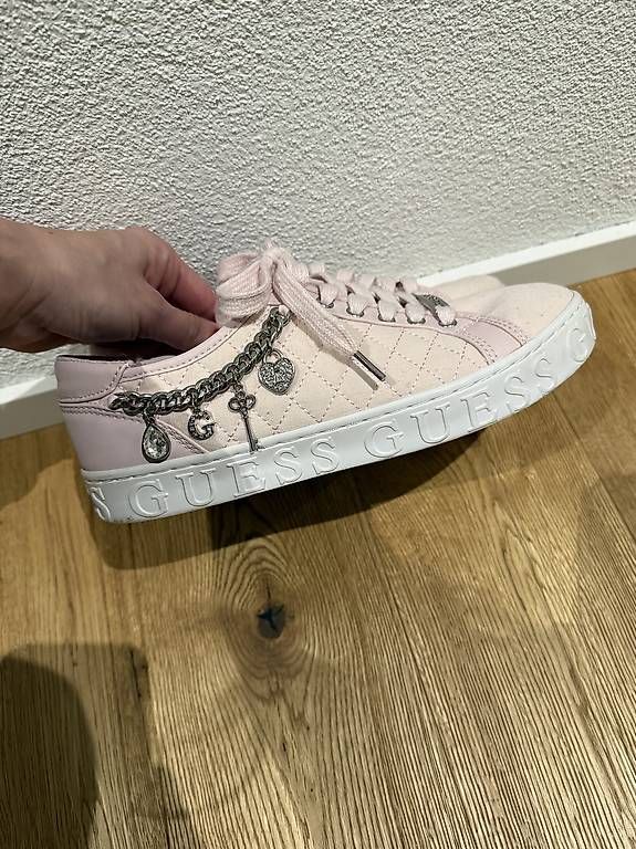Chaussures femmes: Guess Schuhe Grösse 39 – D'occasion à Schötz par kon_57fh 2