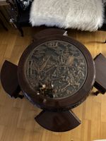 Antiker handgeschnitzter Holztisch mit 4 Hockern 