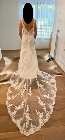 neues Brautkleid mit schöner Schleppe