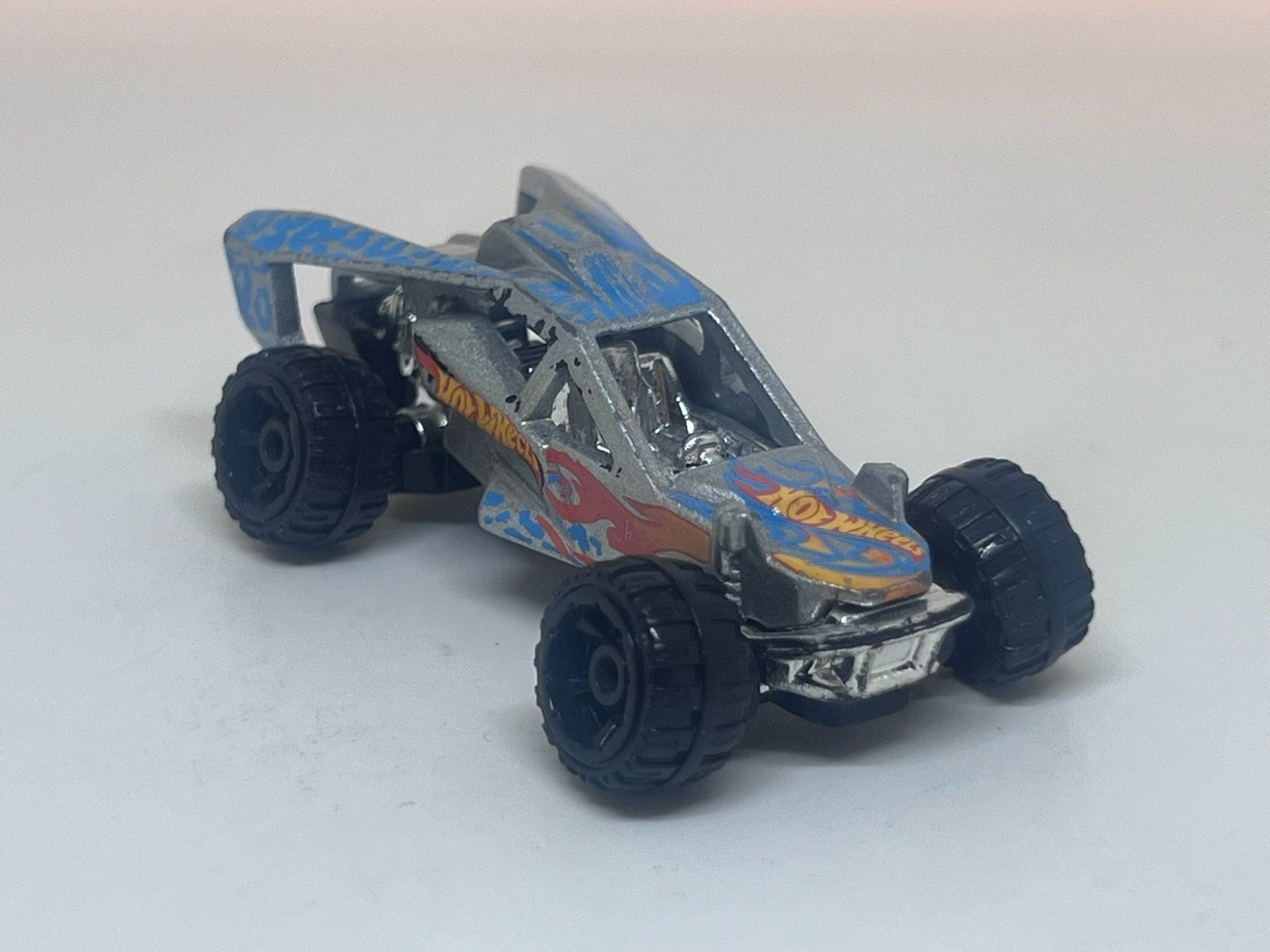 Hot Wheels Modellini d'auto: Hot Wheels Team Hot Wheels Corkscrew Buggy #197 – Usato da Wildegg venduto da LaaBoutique