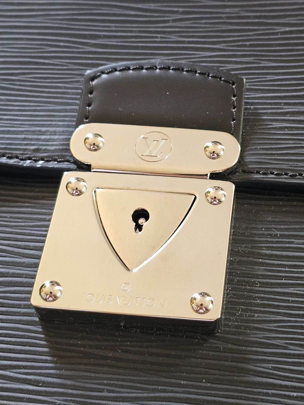 Louis Vuitton Valigie & Borse: Louis Vuitton Briefcase Laguito Épi – Usato da Fribourg venduto da wis_7b6y 2