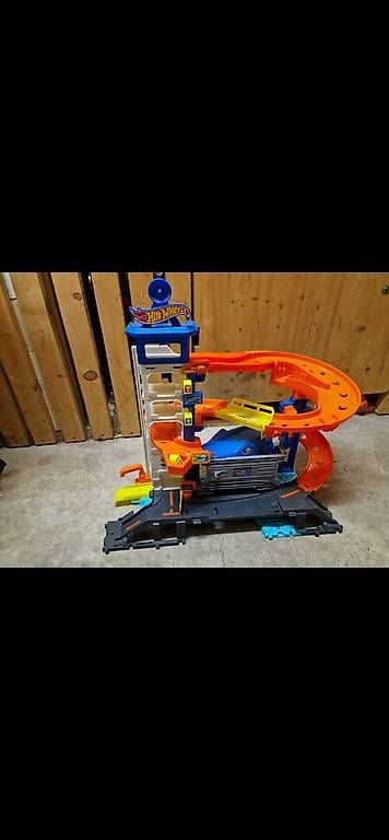 Jouets: Circuit HotWheels garage – D'occasion à Versoix par Macra_17