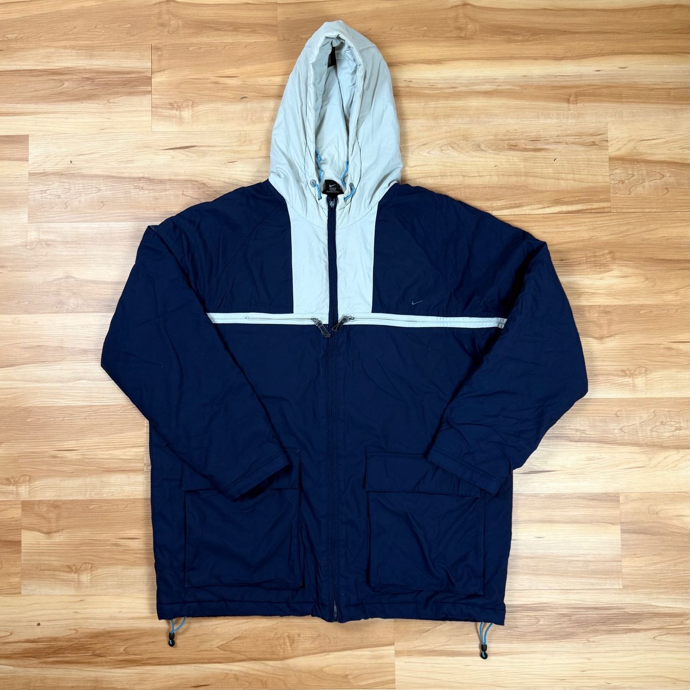 Nike Giacche: Vintage Nike Winterjacke – Usato da Herisau venduto da 1asupply