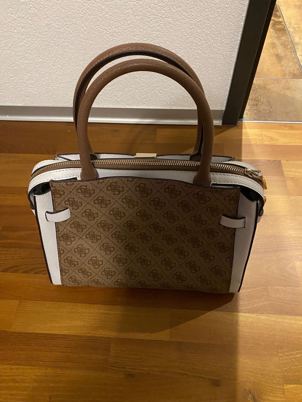 Guess Taschen für Damen: Guess Tasche – Gebraucht aus Oberbüren von wuna123 1