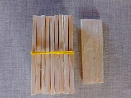 10 Stk. kl. Holzschindeln z. Decken von Vogelhaus, Krippe...