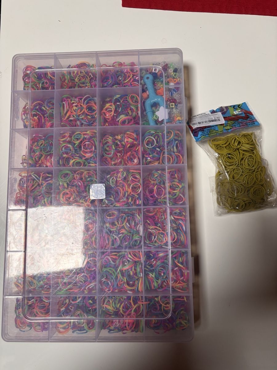Kits de loisir créatif: Boîte de Loom Bands , élastique pour bracelet  – D'occasion à Vuippens par Tryce1802 1