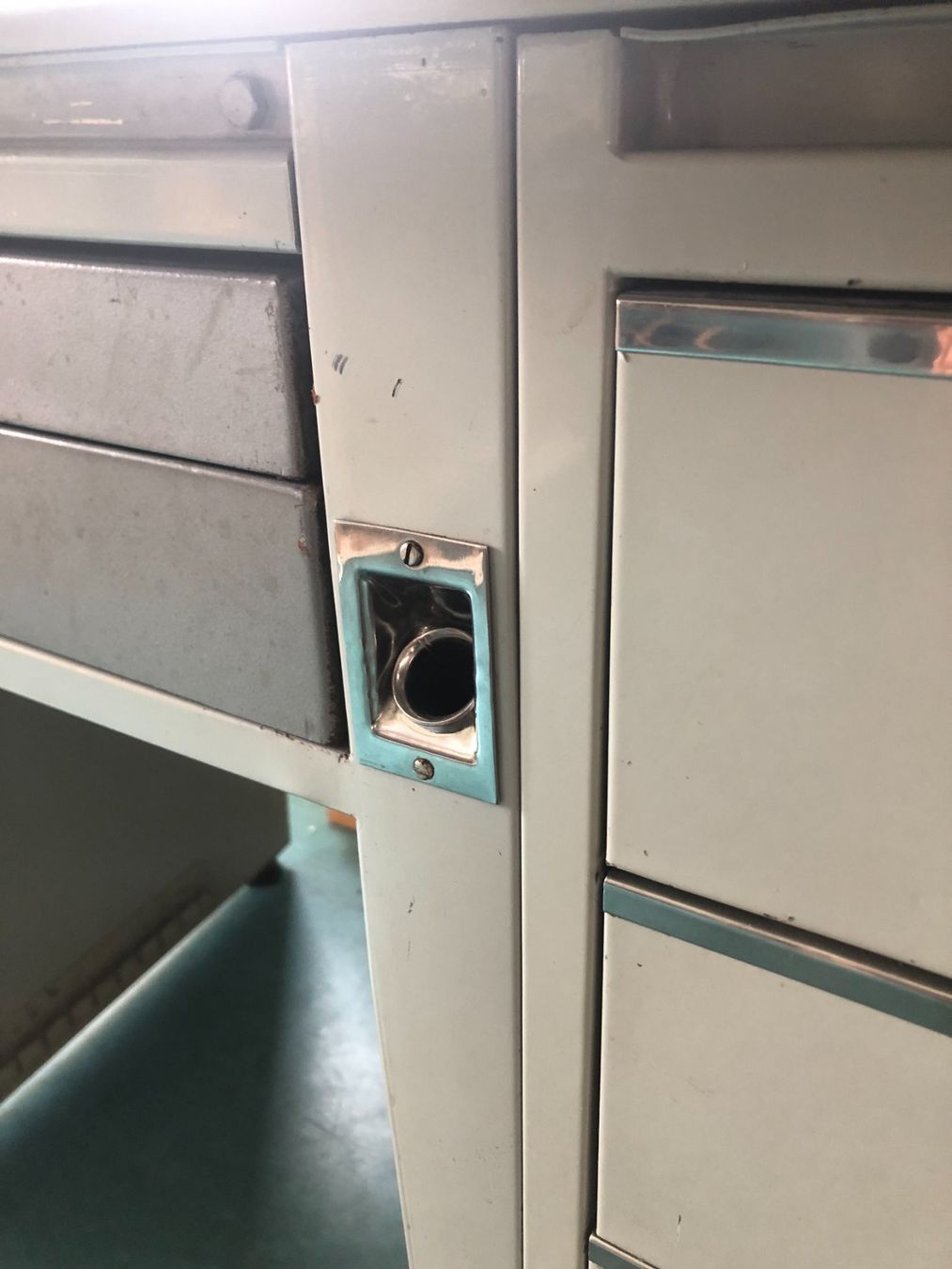 Schreibtische: Etabli/bureau double – Gebraucht aus Lausanne von arc_kxn6 5