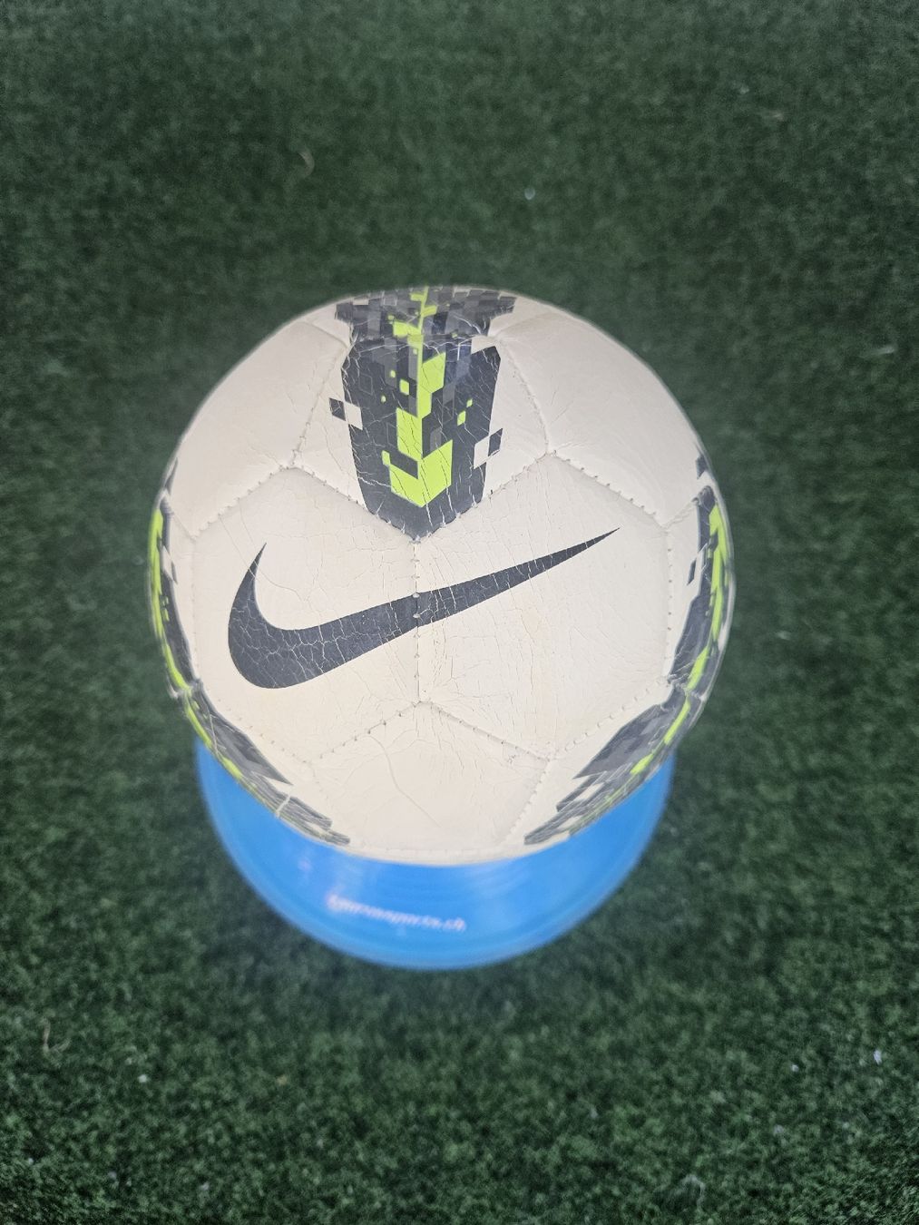 Nike Bälle: Nike Ball Mini  – Gebraucht aus Emmenbrücke von TopGato
