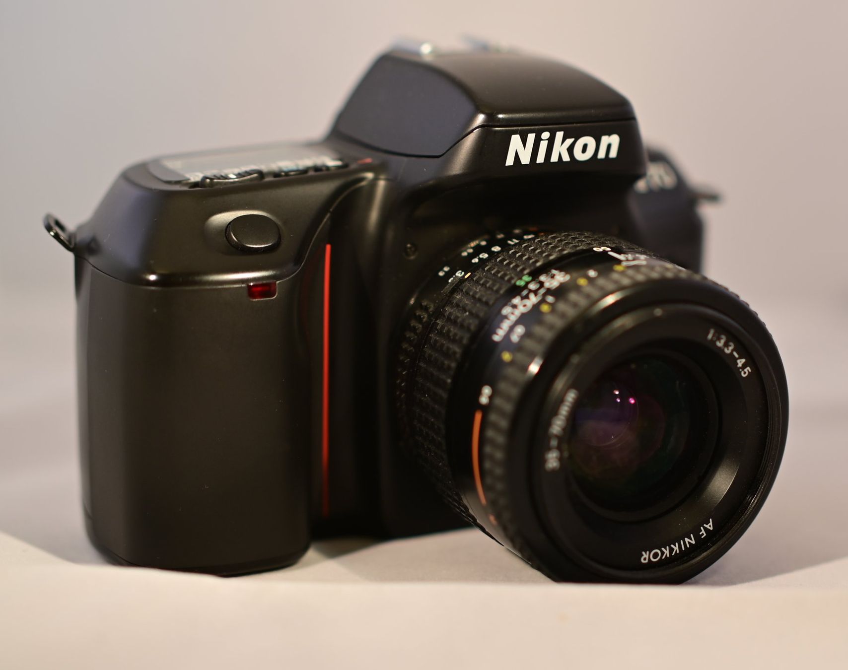 Nikon Kamera: Nikon F70 mit Objektiv – Gebraucht aus Uster von Stoessda