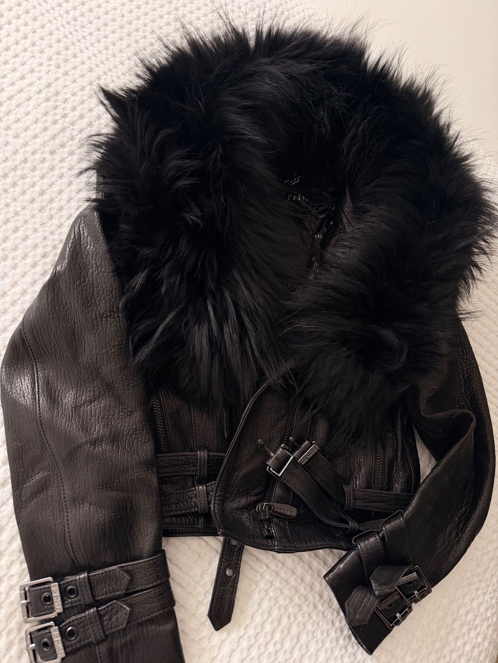 Giacche: Lederjacke mit Pelzkragen – Usato da St. Margrethen SG venduto da shayluxuryfashion1 2