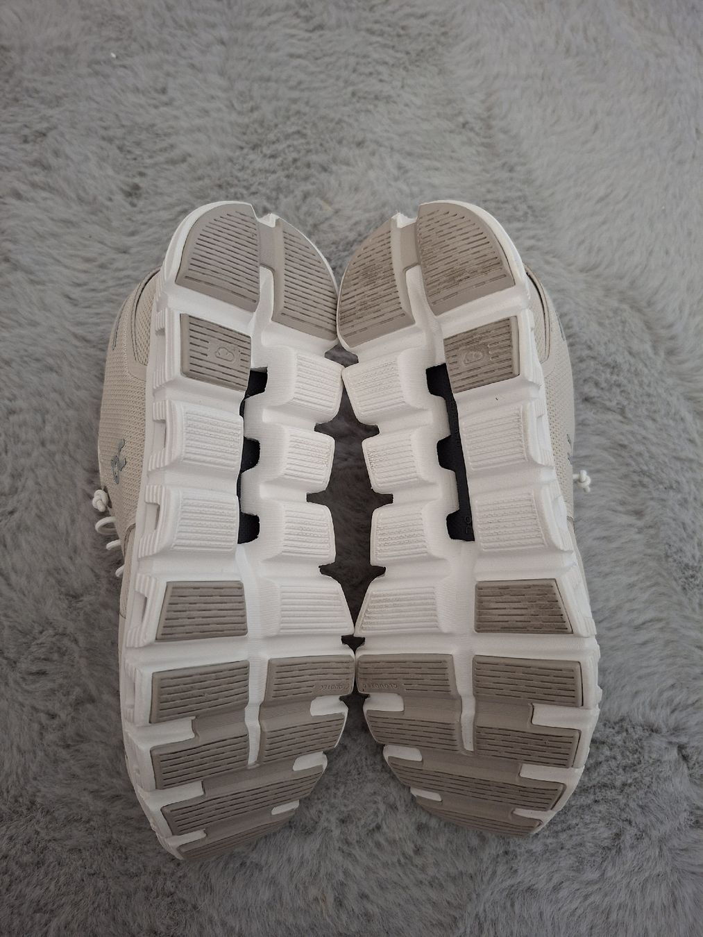 On Damenschuhe: Chaussures de course On Cloud taille 37 couleur beige  – Gebraucht aus Renens VD von ser_j2fn 5