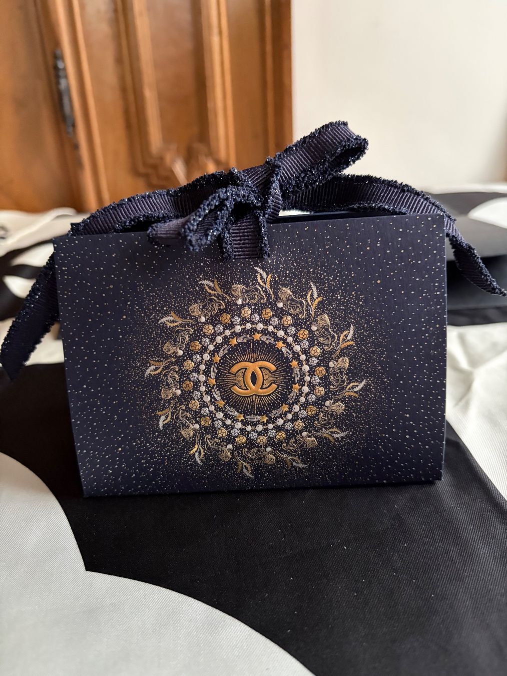 Chanel Altro in Decorazioni & Accessori: CHANEL WINTER CONSTELLATION Dekorative Schachteln – Nuovo e nell'imballaggio originale da Interlaken venduto da Bona55 4
