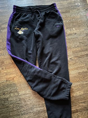 Los Angeles Lakers New Era Trainingshose, Gr. L / Top!