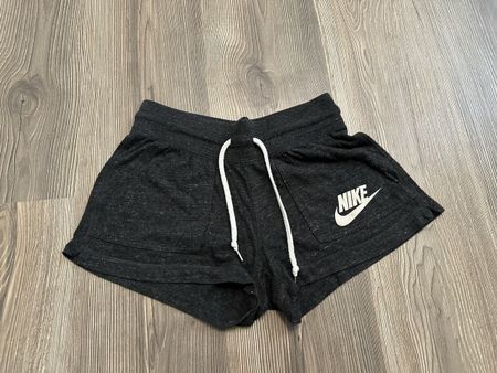 Nike Shorts grau Gr. XS