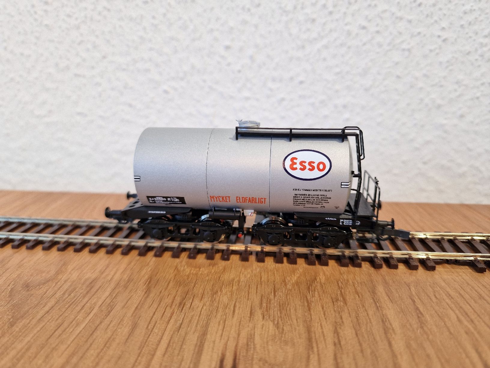 Roco Modelleisenbahnen: SJ Esso Tankwagen H0 – Neu (gemäss Beschreibung) aus Matten b. Interlaken von lor_hr9w