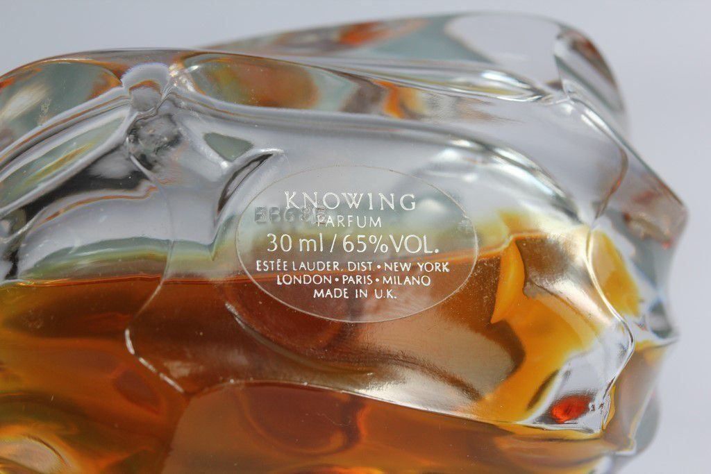 Estée Lauder Profumi & Eau de Toilette: Parfum Knowing Estée Lauder 30 ml – Usato da Vandoeuvres venduto da Dom-Tom 1