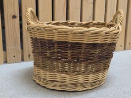 Schöner, handgemachter Weidenkorb im Vintage-Stil