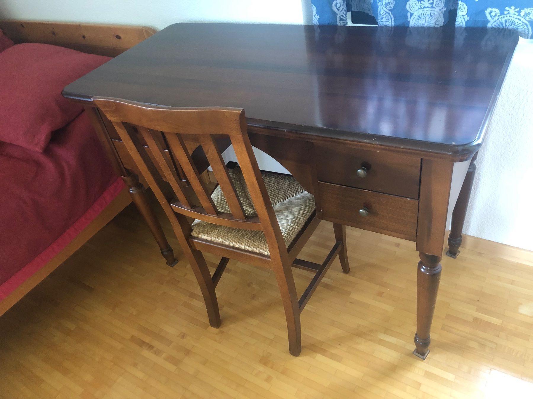 Scrivanie: Schreibtisch aus Holz mit Stuhl – Usato da Mönchaltorf venduto da orka040