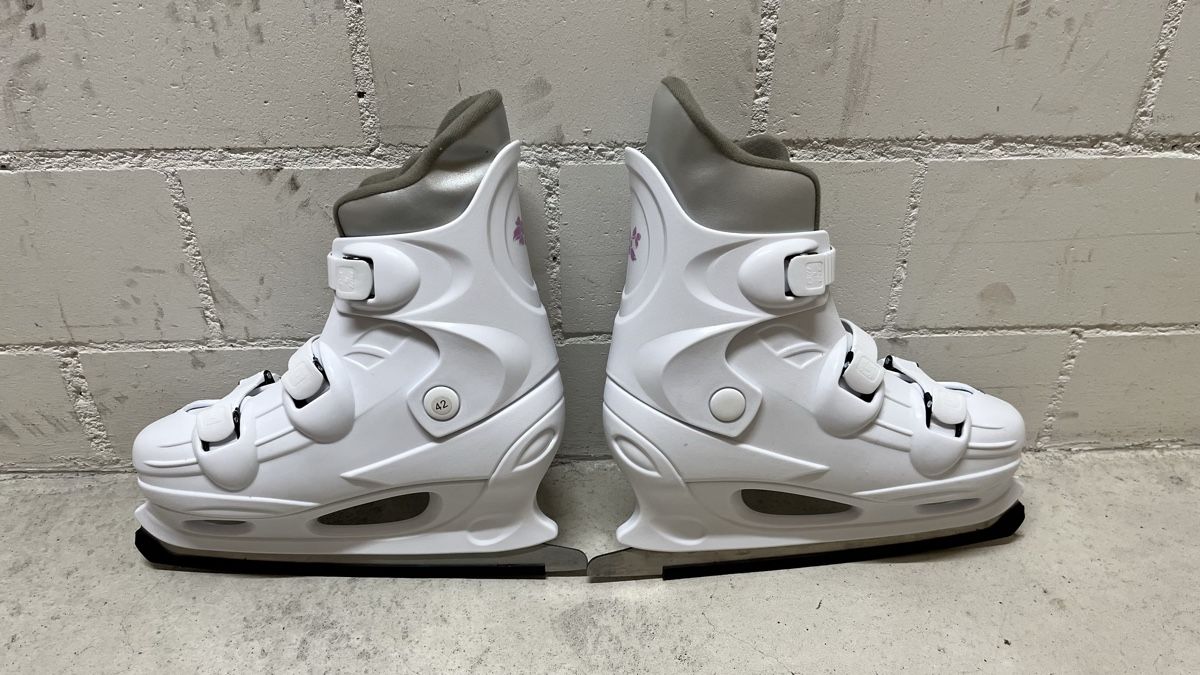 Decathlon Pattini da ghiaccio: Schlittschuhe Gr.42 – Usato da Wettingen venduto da po250270