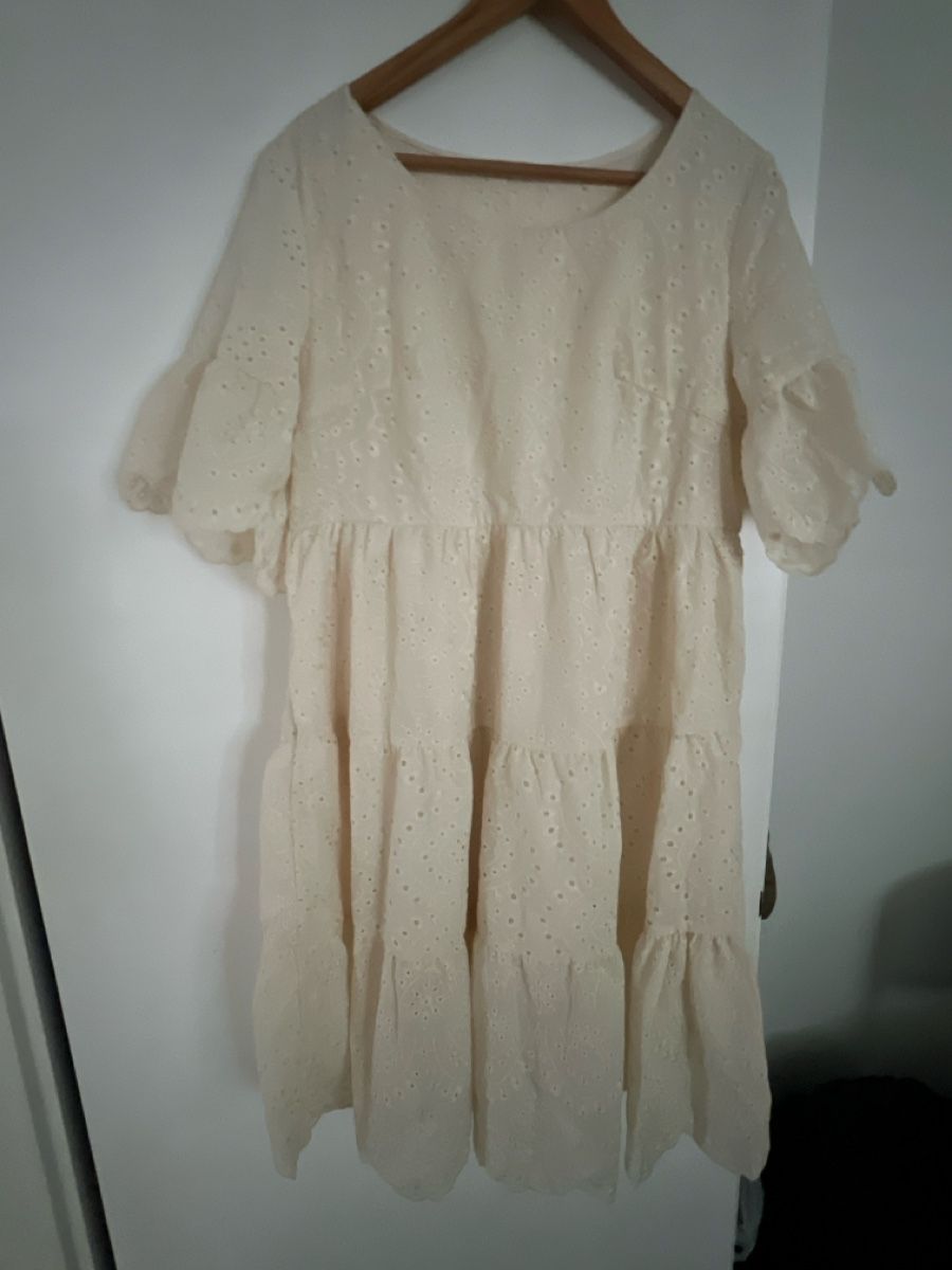 Kleider: Cremefarbe-Kleid – Neu und originalverpackt aus Siebnen von toshi123