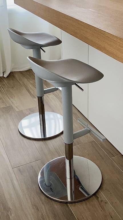 Sgabelli: Zwei Barhocker Janinge grau 76cm – Usato da Chur venduto da nad_dy5b