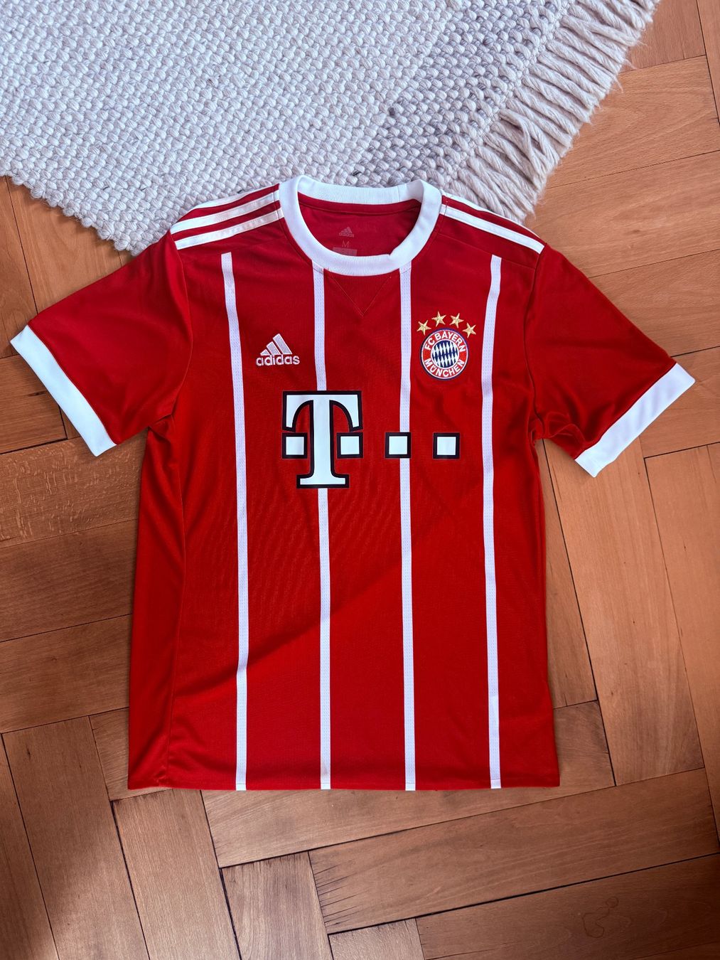 Bayern München Canottiere & Pantaloni: FC Bayern München Heimtrikot – Usato da St. Gallen venduto da samuel9408