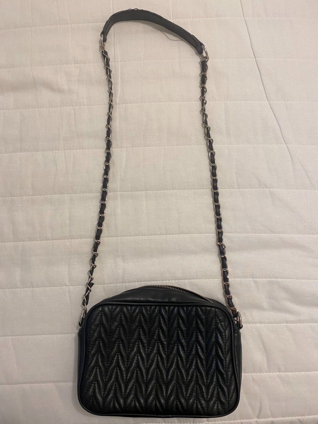 Taschen für Damen: Black quilted chain handbag – Gebraucht aus Olten von ike_z56r 1